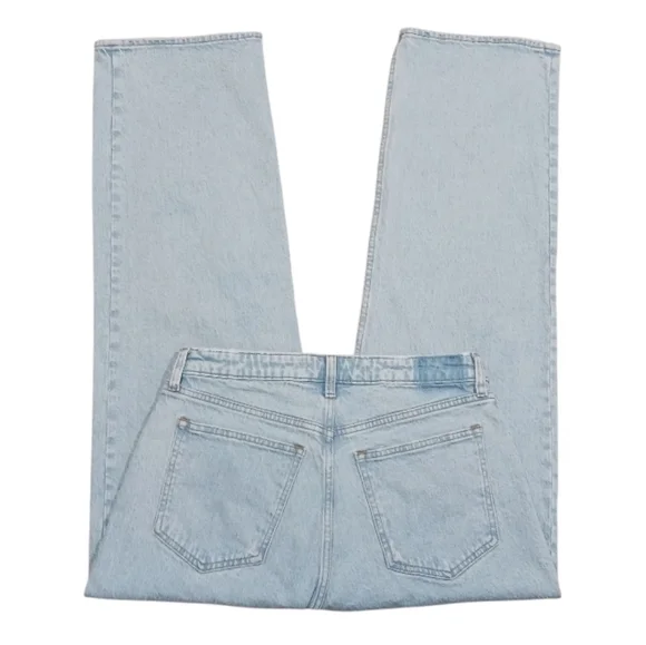 A&F Curve Love 90s Relaxed Fit High Rise Jeans Light Wash - Picture 5 of 15